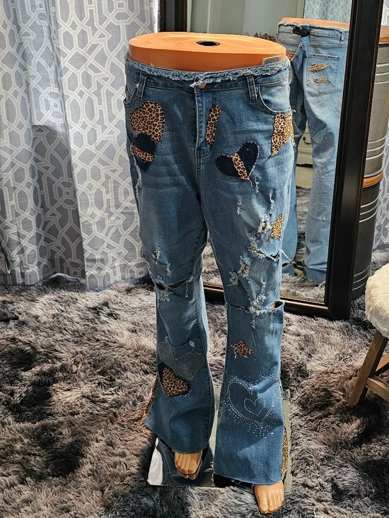 Celebrity Ace Denim - Celebrity Ace Distressed Leopard‑Patch Jeans – Size 15/32